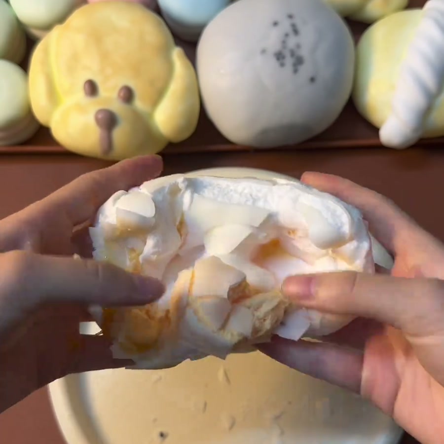 Golden Toast Squishy — texture detail from the product video