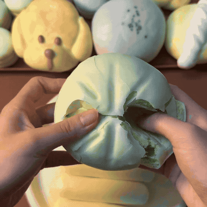 Green Steamed Bun Crackle Squishy — animated squeeze demonstration